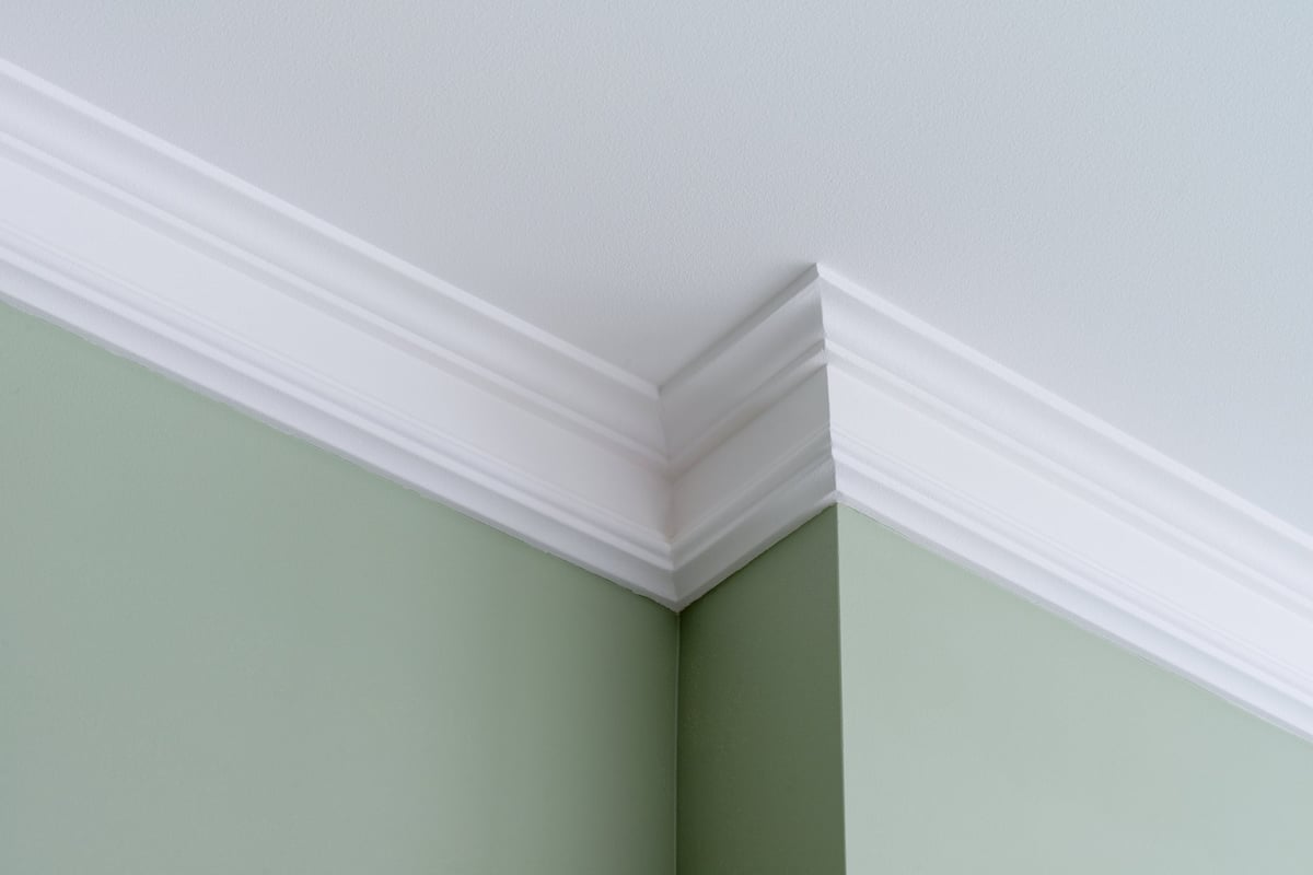 Ceiling moldings in the interior, a detail of intricate corner.